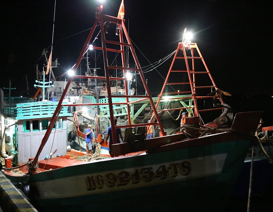 Vietnam: Coast Guard detains two vessels over illegal STS transfer of diesel oil 26 z2226269594560 78f972e54f9a2fa69e8319a2fc8fda08