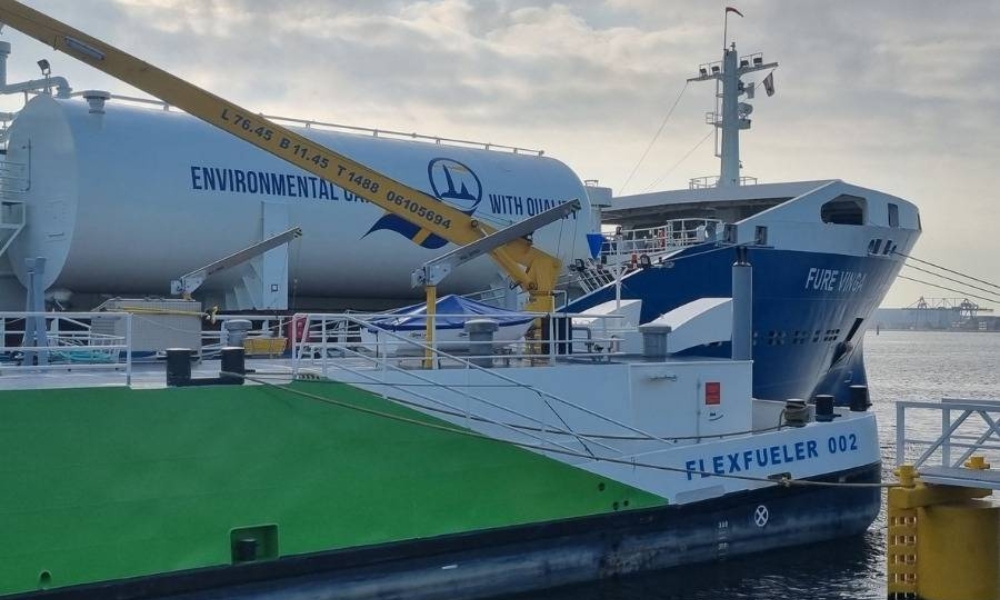 Titan relocates LNG bunker barge “FlexFueler 002” to Zeebrugge 26 266 1