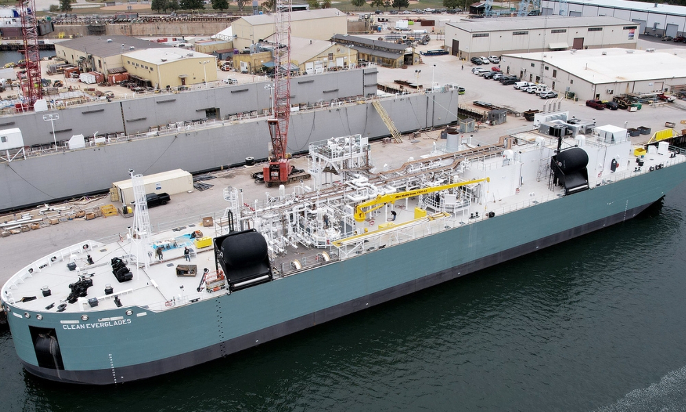 Seaside takes delivery of LNG bunker barge “Clean Everglades” 26 316