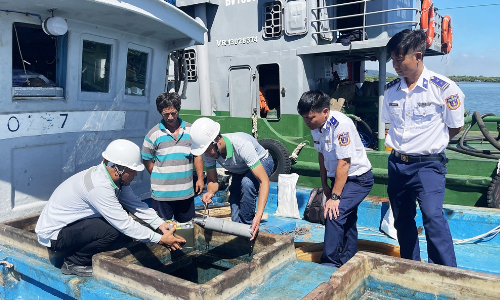 Vietnam: Fishing vessel arrested over 80,000 litres of unknown origin diesel oil 26 320