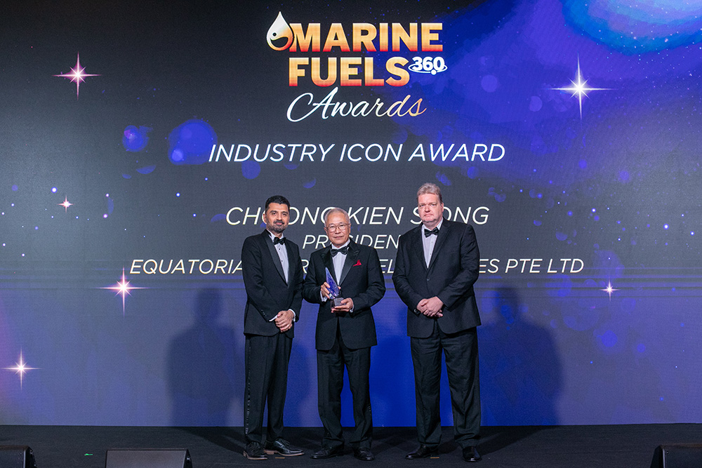 Singapore: President of Equatorial Marine Fuel Management Services receives ‘Industry Icon Award’ 30 Choong Kien Siong with Informa team