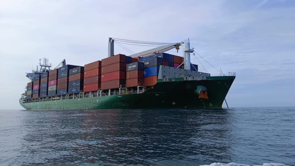 Malaysia: MMEA detains three vessels for illegal anchoring in East Johor waters 37 mmea3