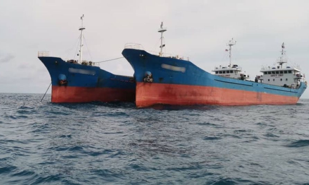 Malaysia: MMEA detains two cargo vessels for illegal anchoring in Mersing waters