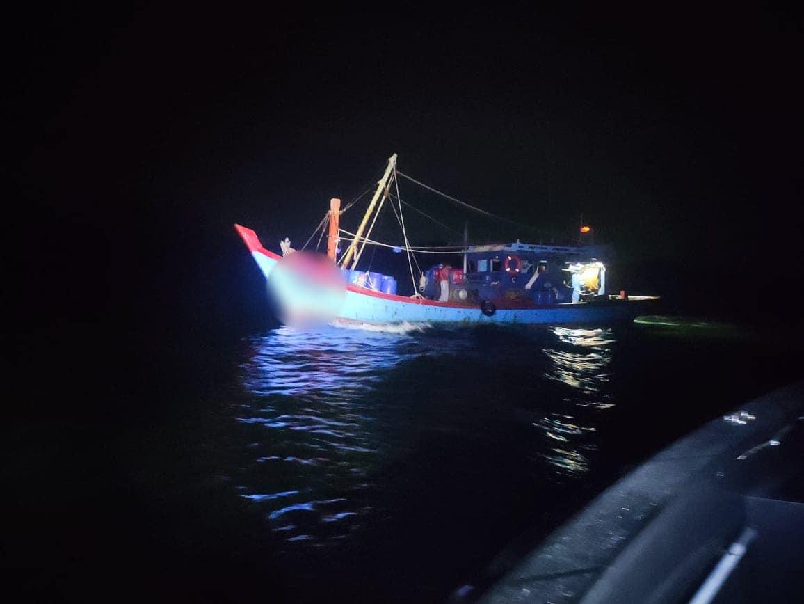 Malaysia: MMEA detains modified fishing boat suspected of smuggling diesel oil 27 Malaysia: MMEA detains modified fishing boat suspected of smuggling diesel oil