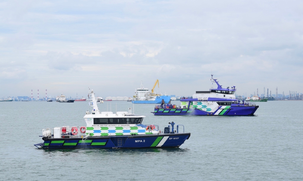 Singapore: MPA confirms authorities are investigating oil slicks off Tuas Port waters 26 MPA patrol vessels