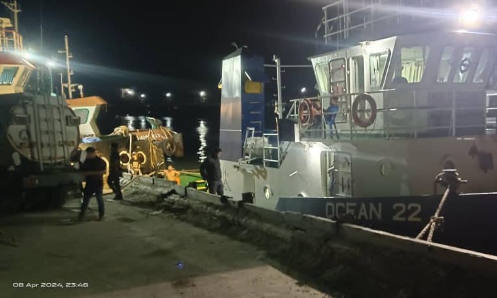 Malaysia: MMEA seizes tugboat and tanker lorry for illegal fuel transfer 26 Malaysia: MMEA seizes tugboat and tanker lorry for illegal fuel transfer