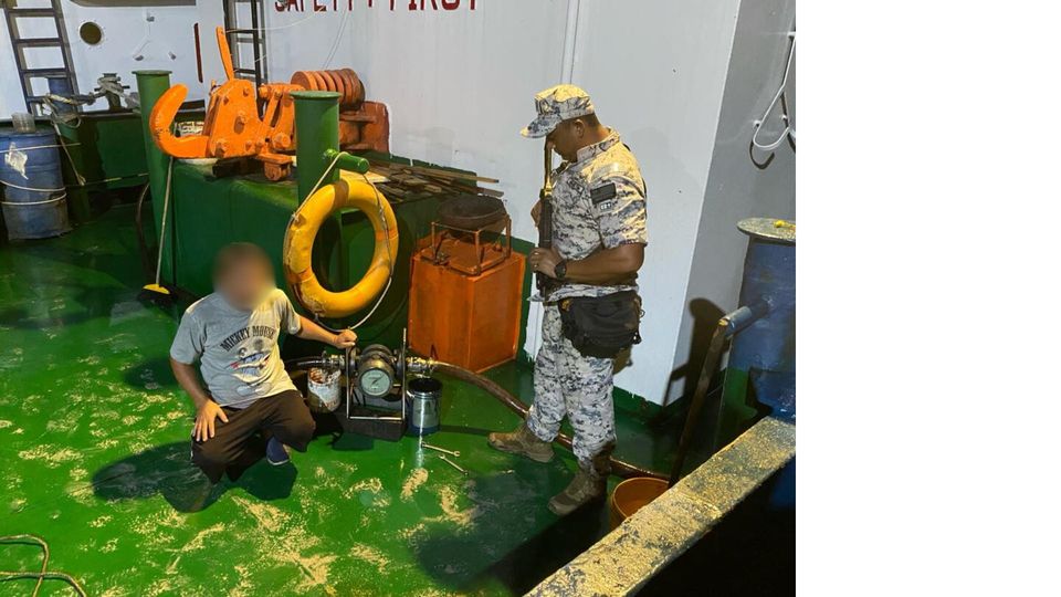 Malaysia: MMEA seizes tugboat and tanker lorry for illegal fuel transfer 
