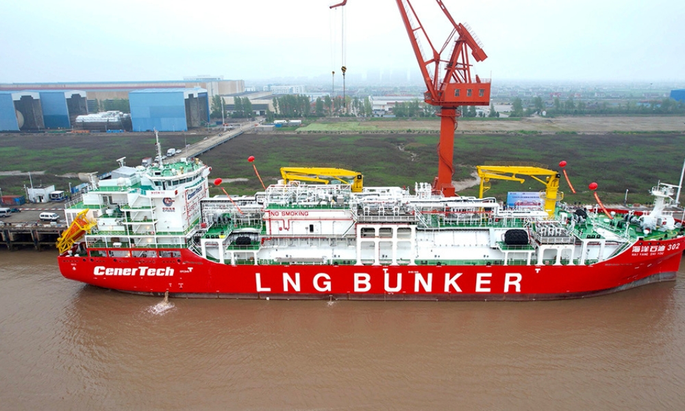 China: CIMC SOE delivers new LNG transport and bunkering vessel to CNOOC