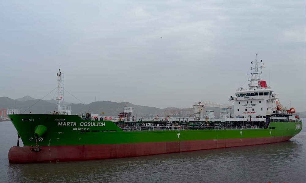Fratelli Cosulich methanol, biofuel bunker barge en route to Singapore