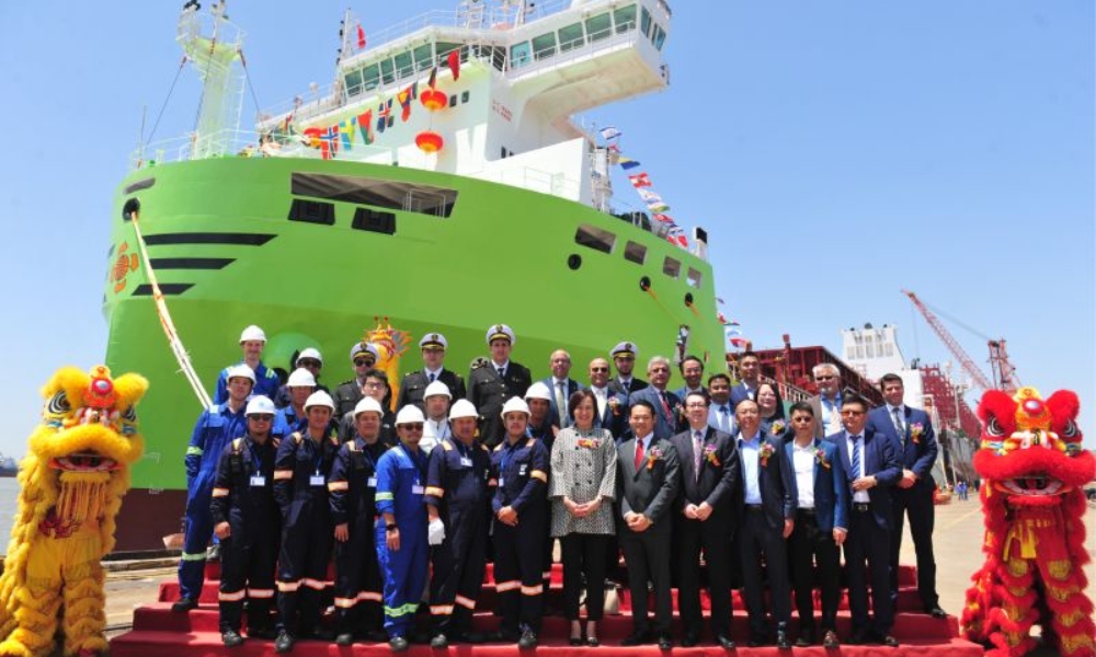 X-Press Feeders takes delivery of methanol dual-fuel vessel from China