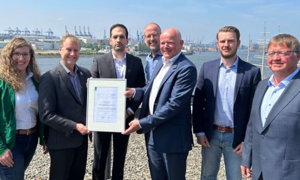 LR awards AiP to Seaspan Corporation for next-gen feeder ship design 26 LR awards AiP to Seaspan Corporation for next-gen feeder ship design