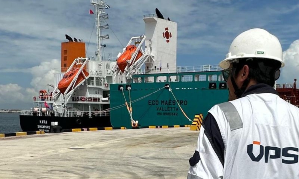 VPS conducts assessment on first SIMOPS methanol bunkering op in Singapore