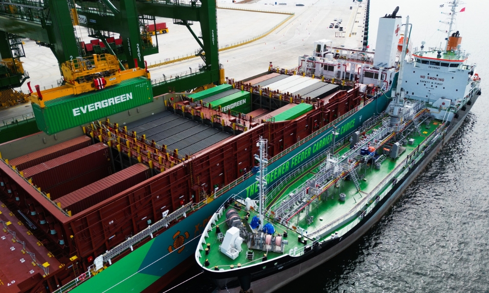 Singapore releases new standard on methanol bunkering, gears up for multi-fuel future 26 First SIMOPS methanol bunkering operation completed in Singapore on 27 May.