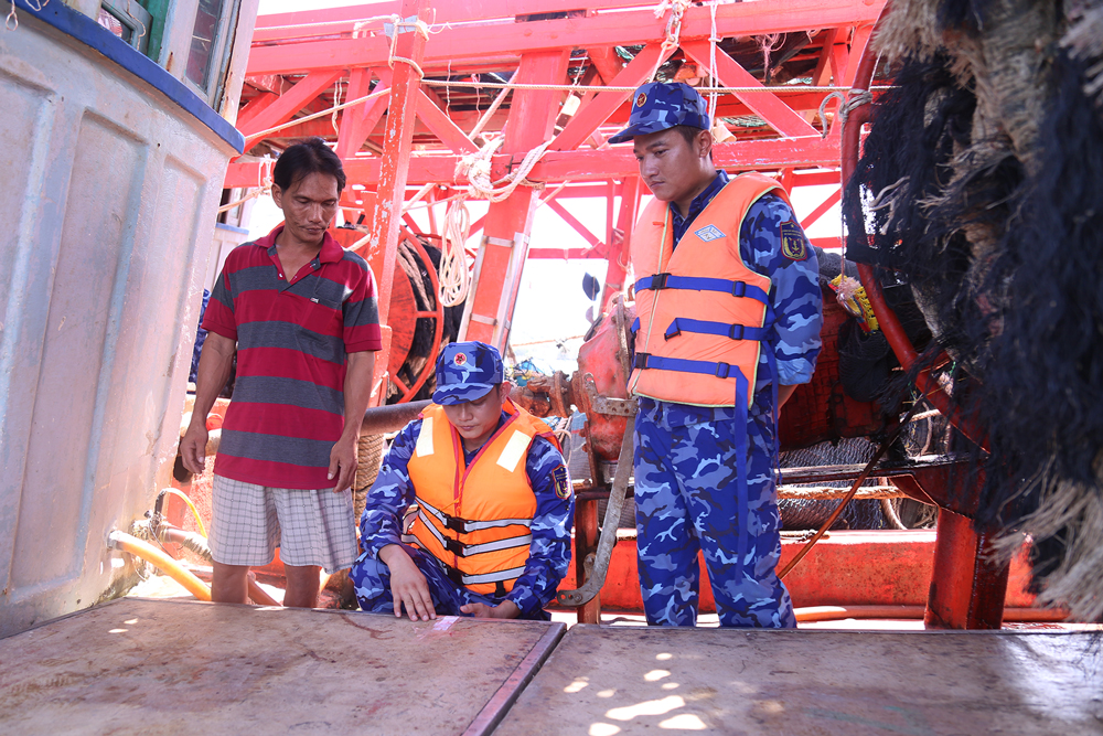Vietnam: Two ships seized 30,000 litres of unknown origin diesel oil 26 Vietnam: Two ships seized 30,000 litres of unknown origin diesel oil