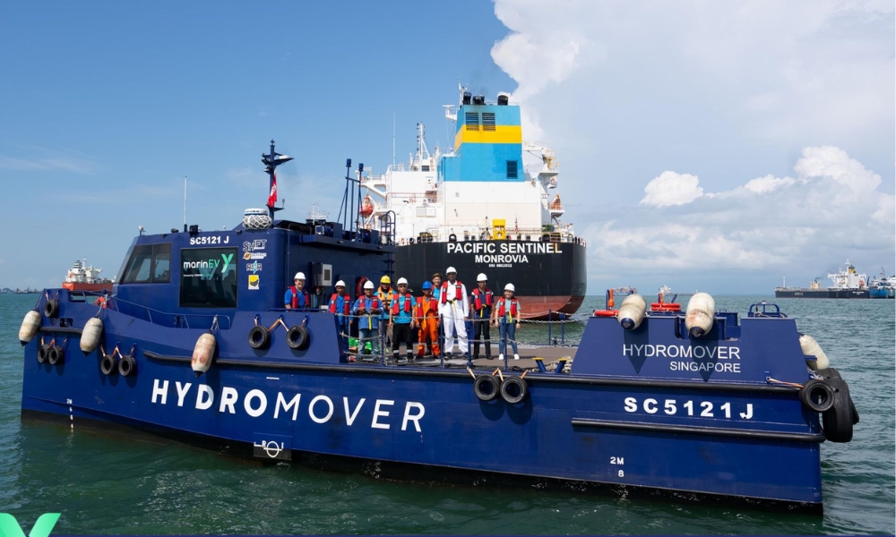YGT and EPS complete Singapore’s first cargo and crew deliveries using fully electric vessel