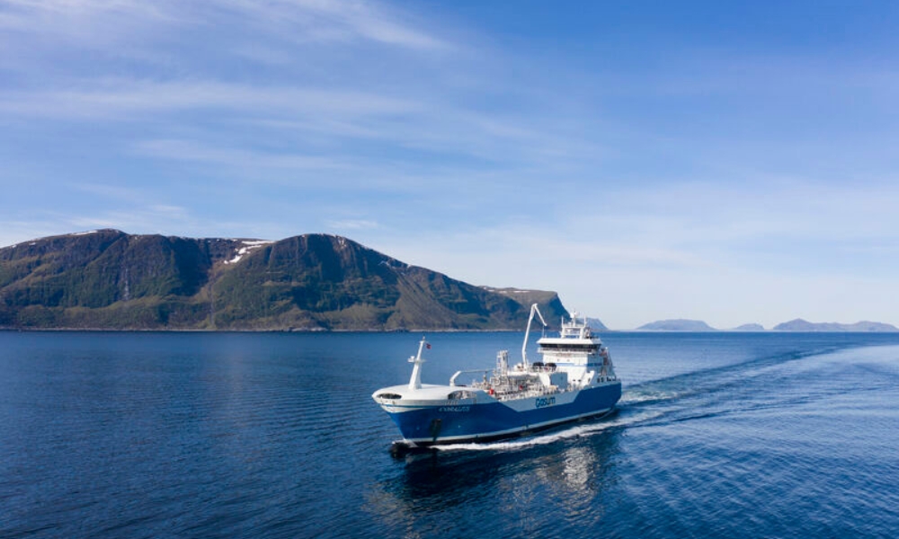 Gasum celebrates 800th bunkering milestone of LNG bunker vessel “Coralius”