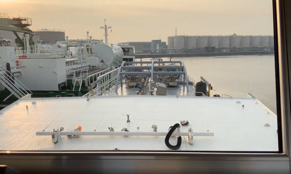 Titan completes first SIMOPS LNG bunkering operation in Belgium 26 Titan completes first SIMOPS LNG bunkering operation in Belgium