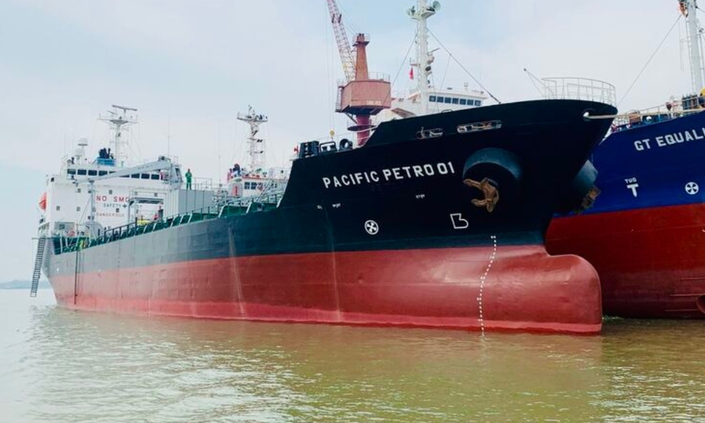 Hawks acquires bunker barge to strengthen Sri Lanka services