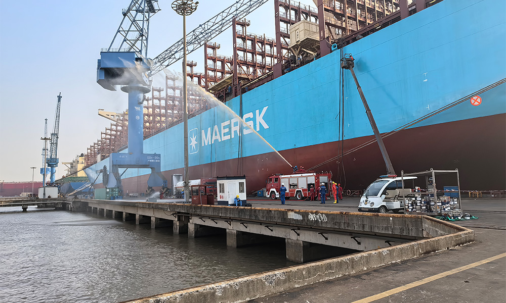 Sinopec methanol delivery to Maersk (daytime)