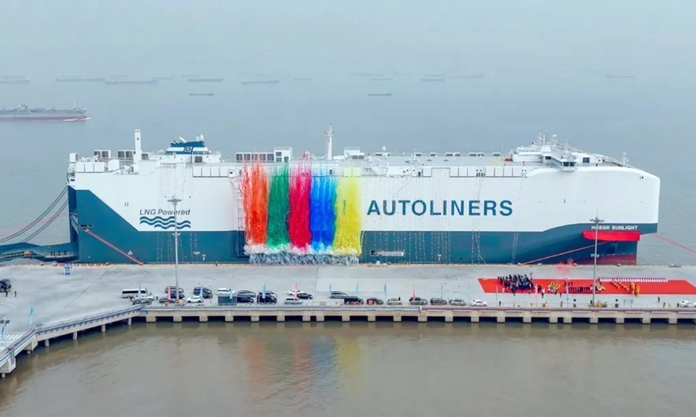 Höegh Autoliners names LNG-powered RoRo ship before commencing first voyage