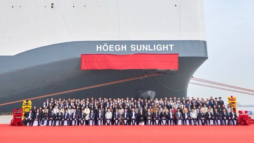 Höegh Autoliners names LNG-powered RoRo ship “Höegh Sunlight” in China
