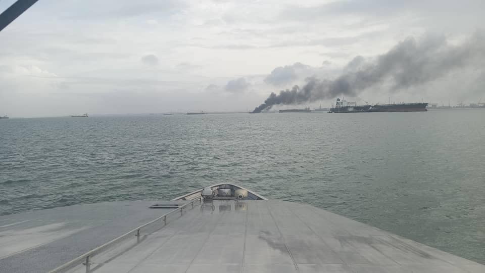 Malaysia: MMEA rescues 14 crew members after tanker catches fire off Tanjung Piai
