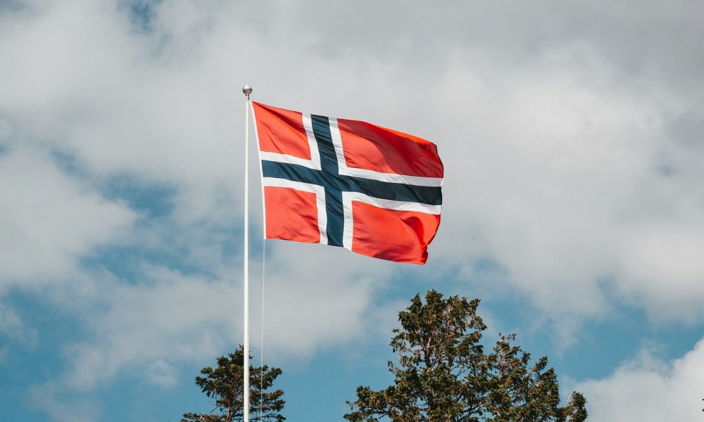 Norway flag Max van den Oetelaar on Unsplash