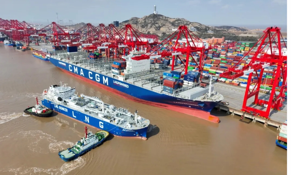 Shanghai: Two LNG bunkering ops performed simultaneously at Yangshan Port