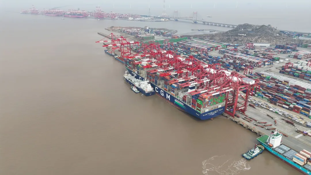 Shanghai: Two LNG bunkering ops performed simultaneously at Yangshan Port 