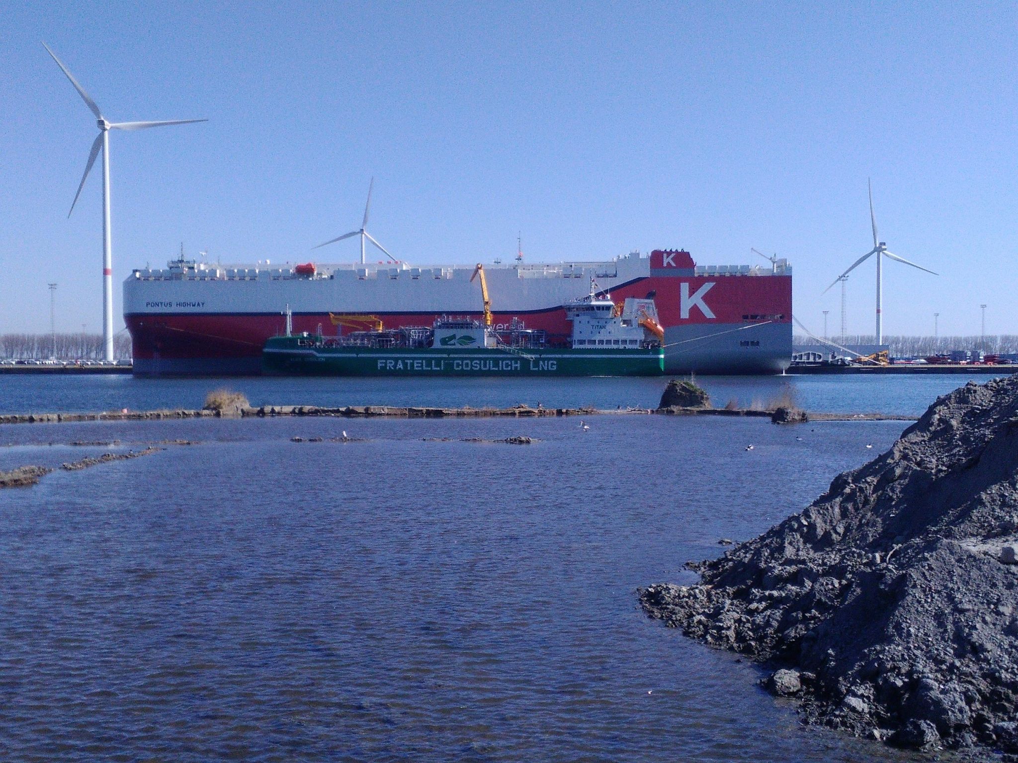 Titan completes first LNG bunkering to K Line under long-term contract 