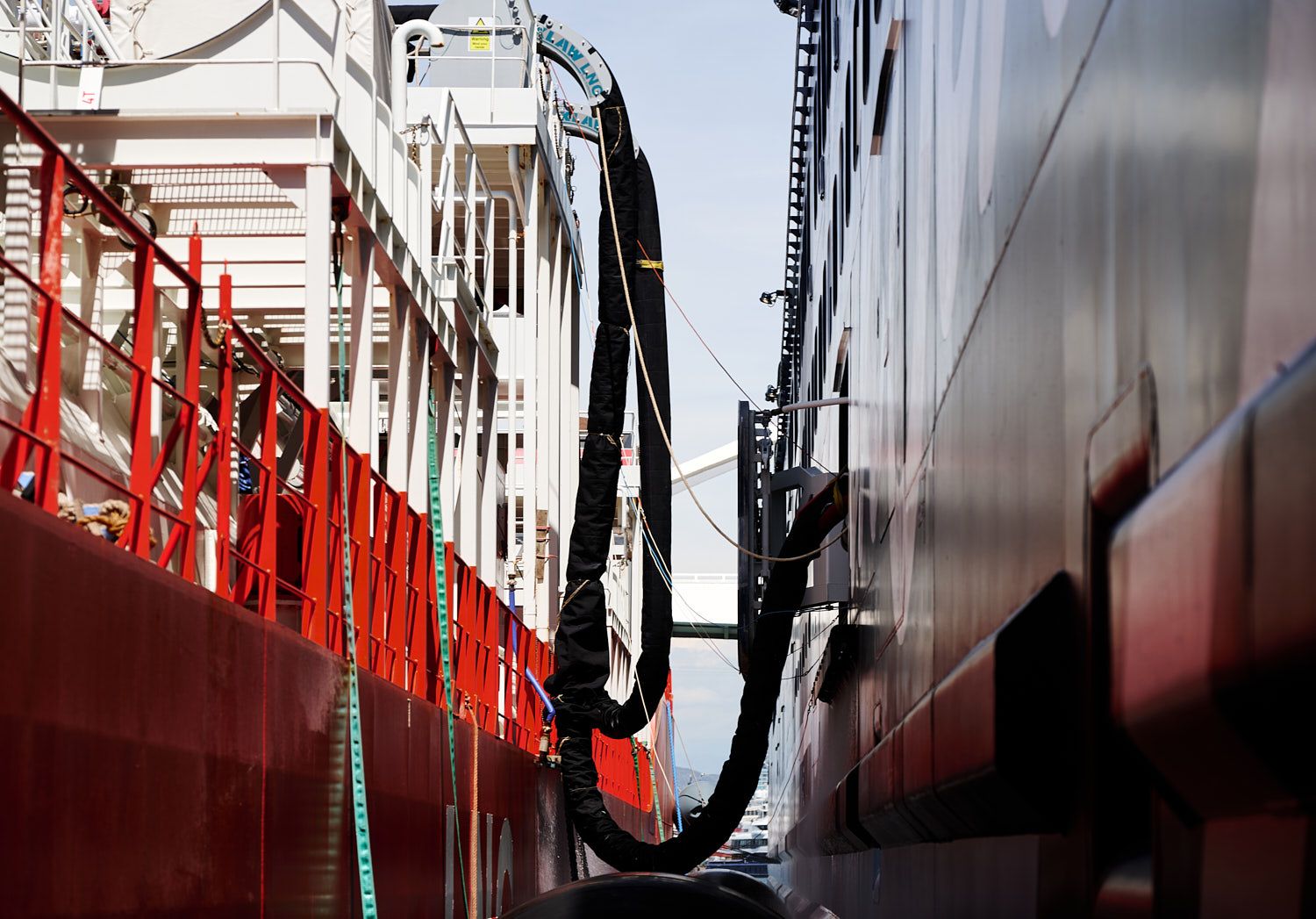 Shell wraps up its first LNG bunkering operation for TUI Cruises in Barcelona
