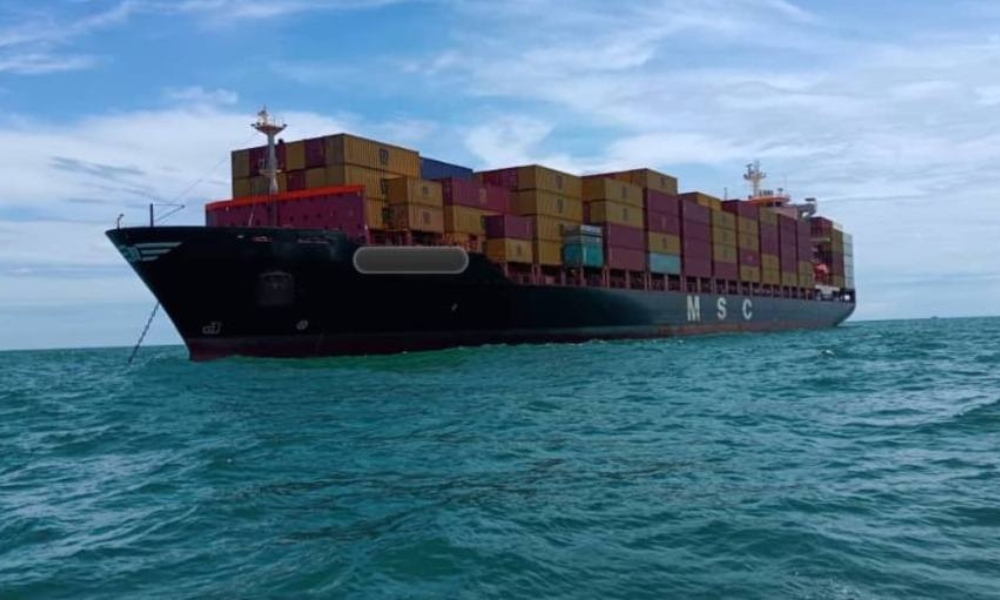 Malaysia: MMEA detains Liberia-registered boxship for illegal anchoring off Sekinchan