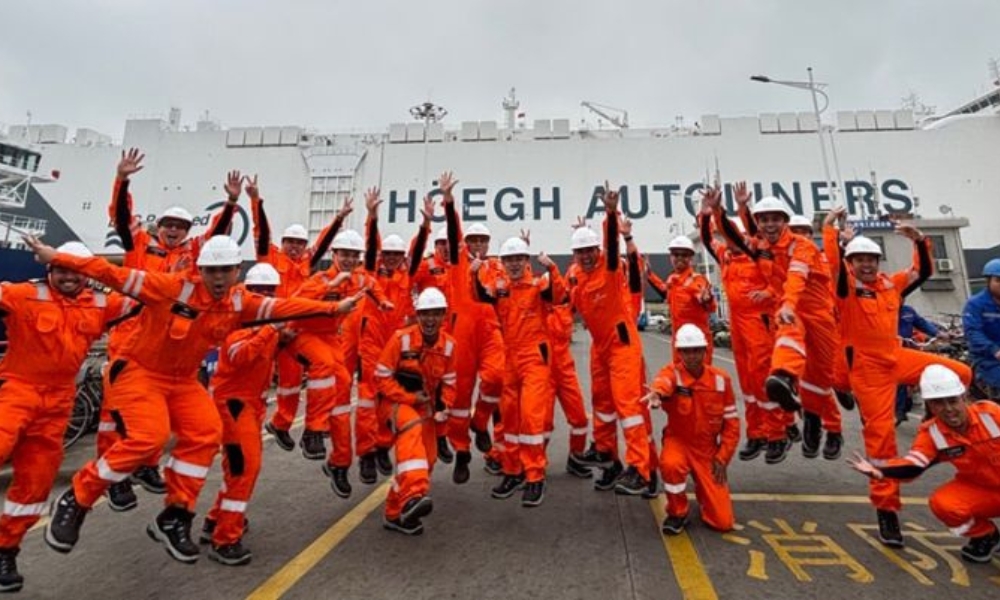 Höegh Autoliners latest LNG dual-fuel PCTC en route to Shanghai for bunkering