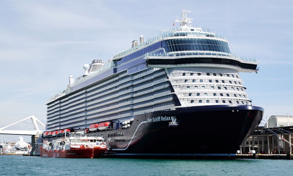 Shell wraps up its first LNG bunkering operation for TUI Cruises in Barcelona