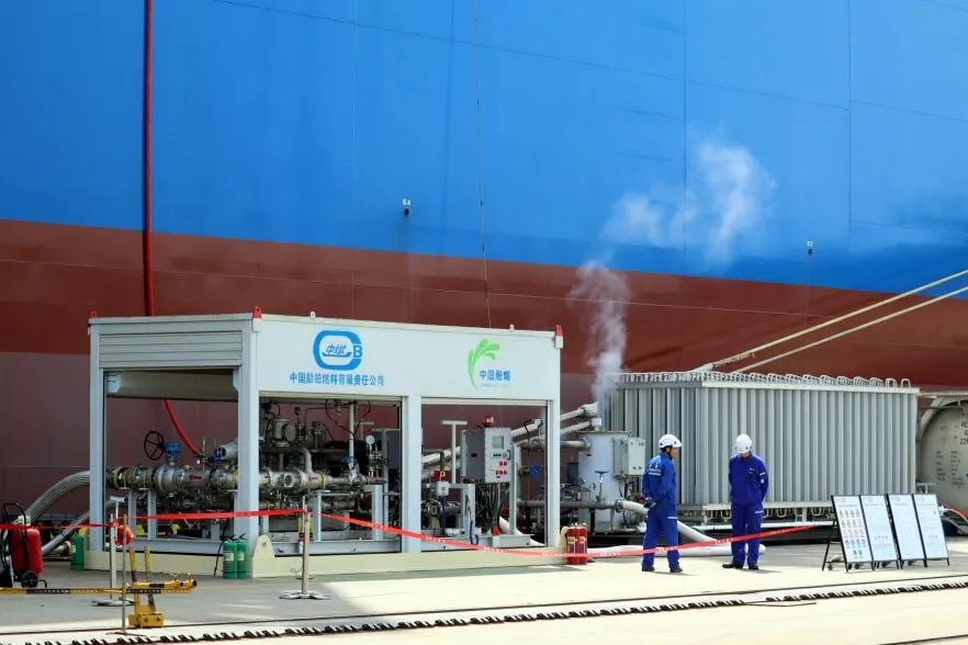 Chimbusco completes bunkering of China’s first 16,000K TEU methanol DF boxship 