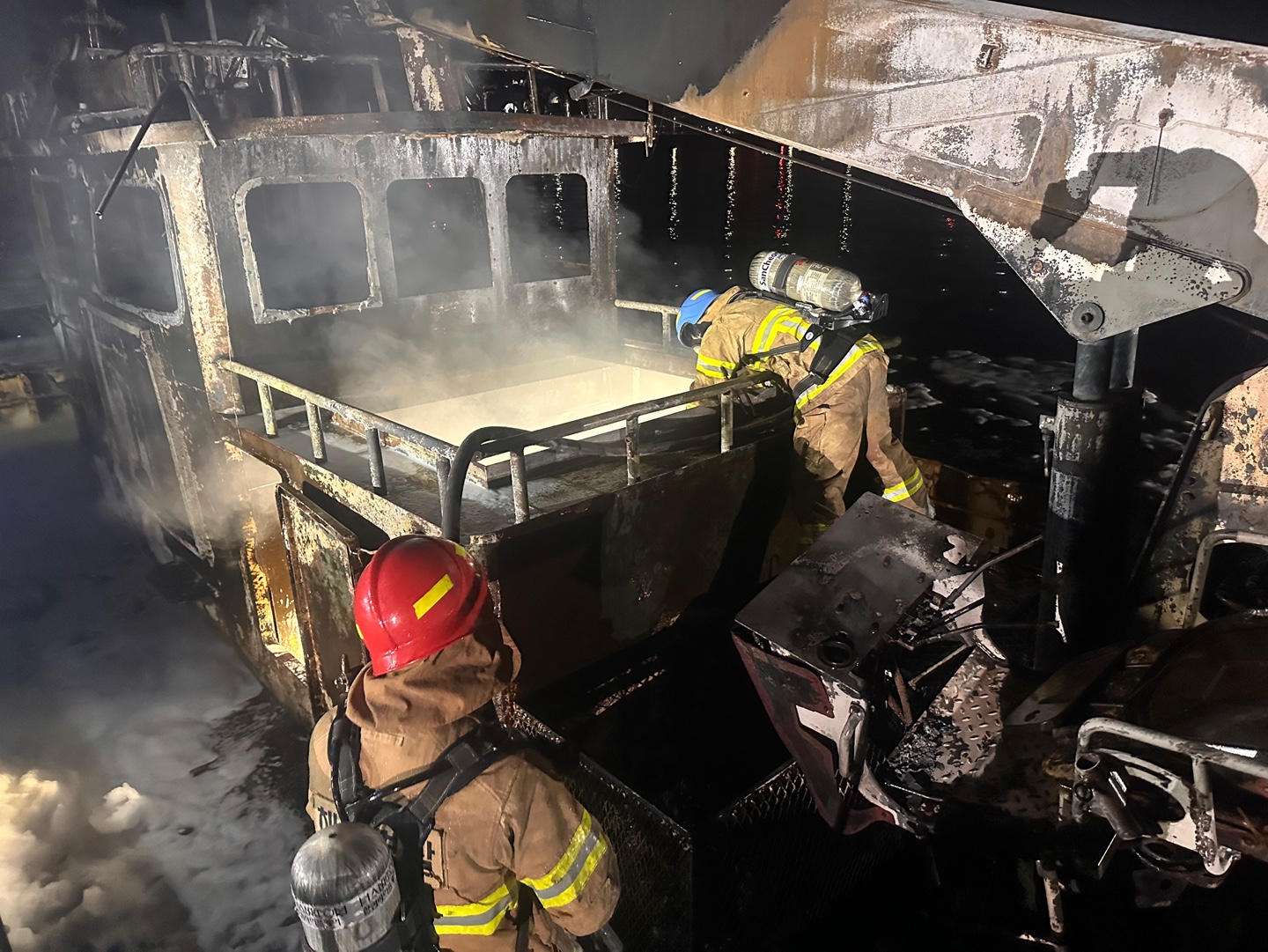 Captain killed, two injured after tanker and cargo ship catch fire in Korea 28 Captain killed, two injured after tanker and cargo ship catch fire in Korea