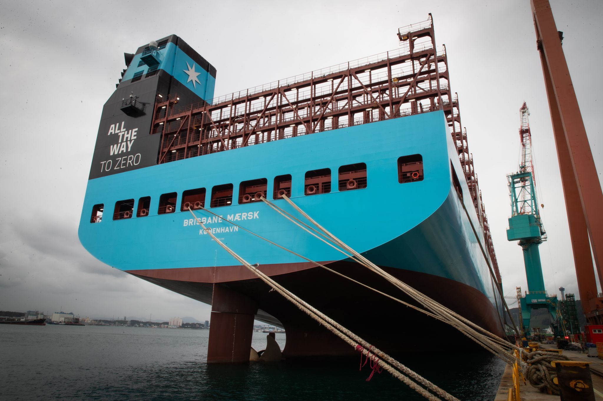 Maersk welcomes latest methanol dual-fuel vessel boxship “Brisbane Maersk” 
