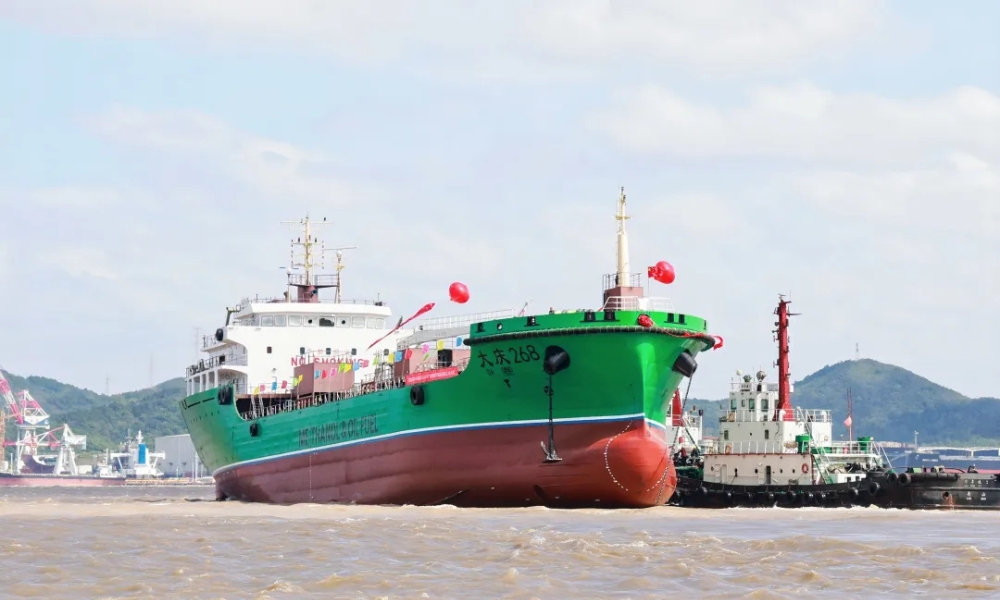 China: First dual-fuel methanol bunkering vessel successfully launched in Zhoushan