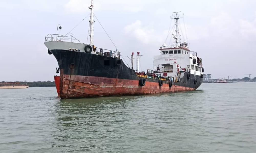 Malaysia: MMEA detains tanker for illegal anchoring off Port Klang