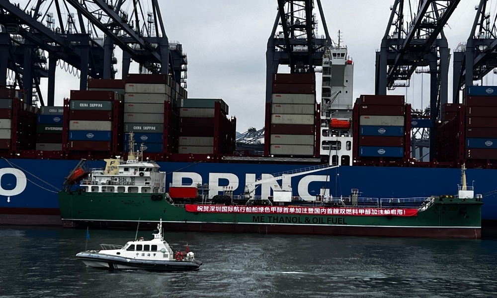 China's first dual-fuel methanol bunkering vessel completes first refuelling op in Shenzhen