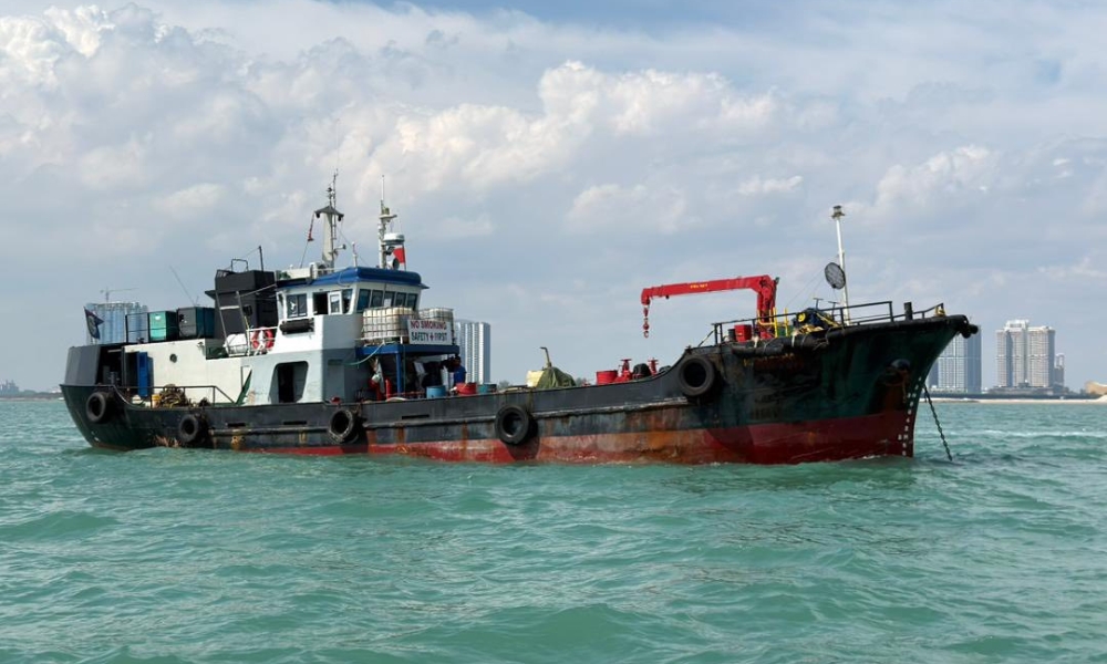 Malaysia: MMEA detains tanker carrying illegal diesel in Melaka waters