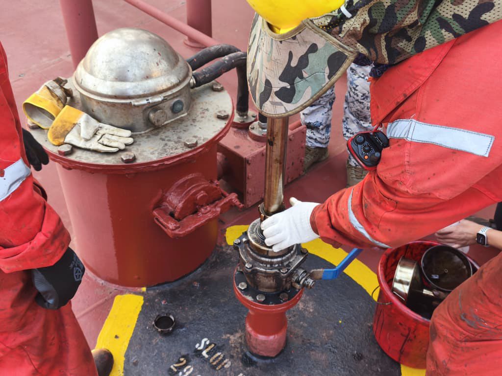 Malaysia: MMEA detains two tankers for suspected illegal STS crude oil transfer off Penang

