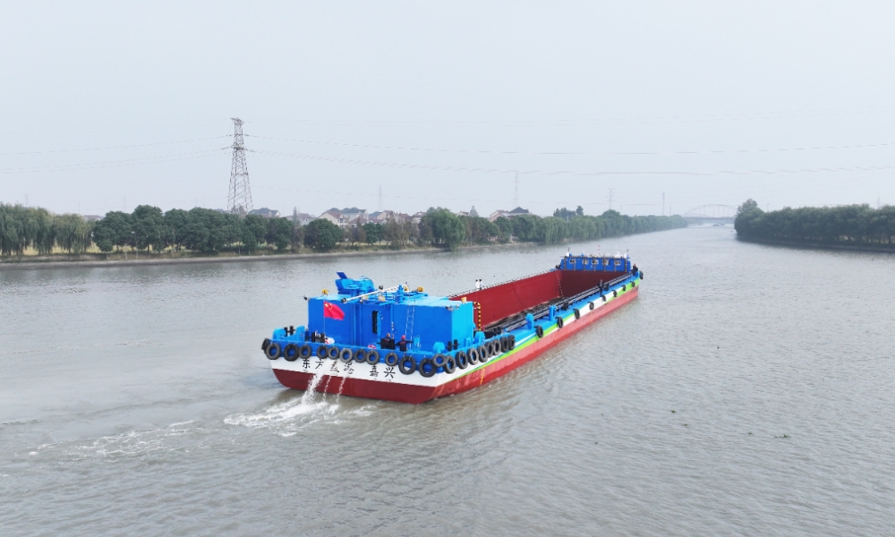 China’s first hydrogen fuel cell-powered inland container ship completes trial voyage