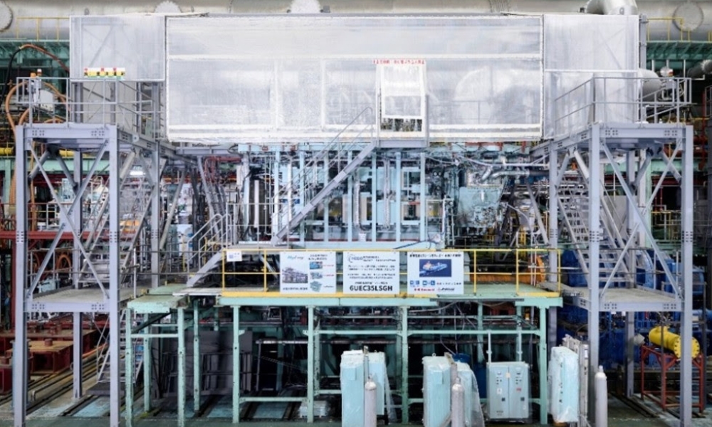 Japanese firms demonstrate hydrogen-fuelled engine for large vessels
