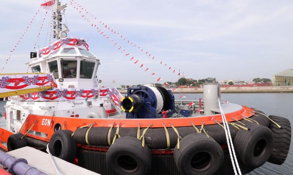 First fully electric harbour tug delivered in Singapore