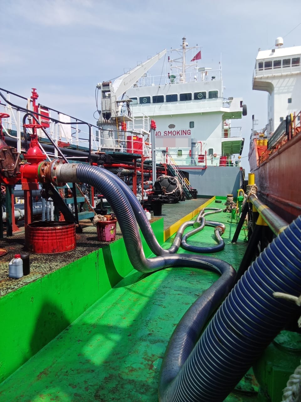 Malaysia: MMEA detains two oil tankers for illegal STS bunkering operation off Pulau Jarak 

