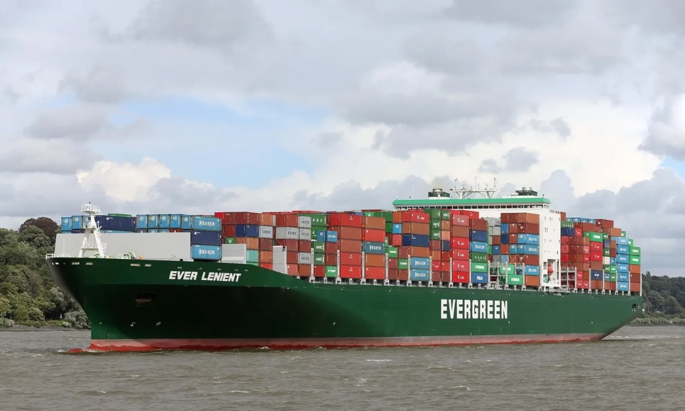 London-registered boxship “EVER LENIENT”, Marine Traffic / Michael Schindler
