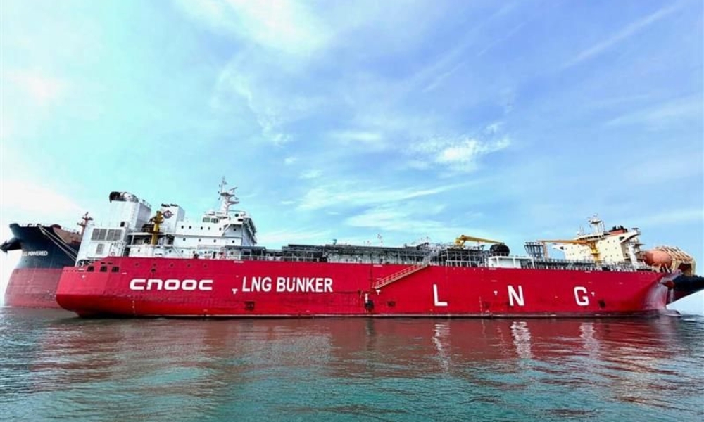 CLPe wraps up first LNG bunkering operation for dry bulk carrier in Hong Kong