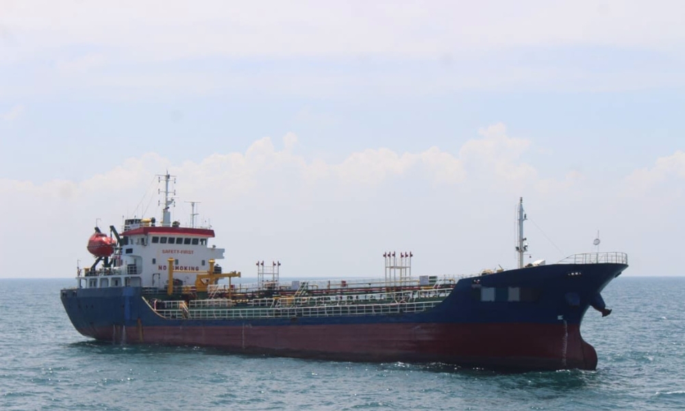 Malaysia: MMEA detains tanker anchoring without permission in Selangor waters