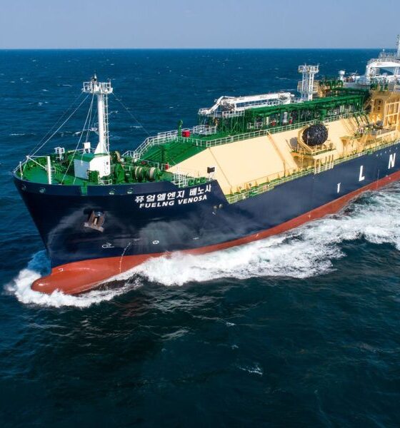 Singapore: FueLNG completes 800th LNG bunkering operation
